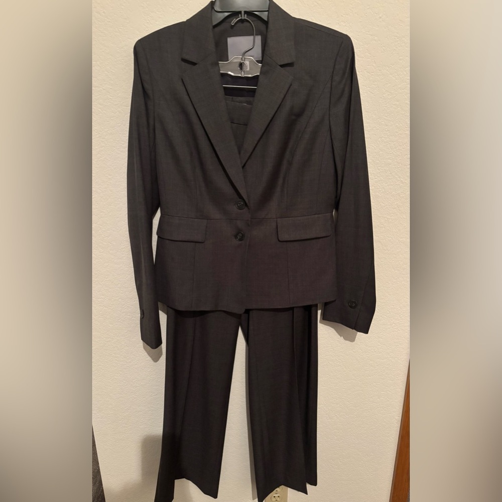Classiques Entier Black Women's Two-Piece Blazer and Pants Suit
